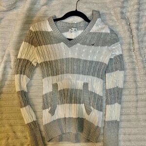 Hollister Striped V-Neck Sweater in Gray and Cream